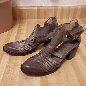 Freebird by Steven booties size 8 (blake) leather